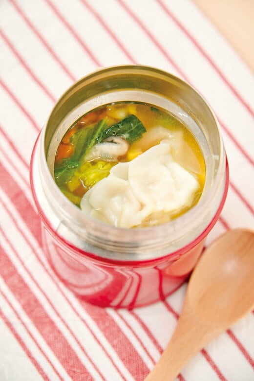 野菜餃子スープ