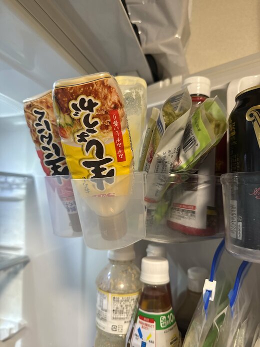 ケースに入ったニンニク、ショウガチューブ