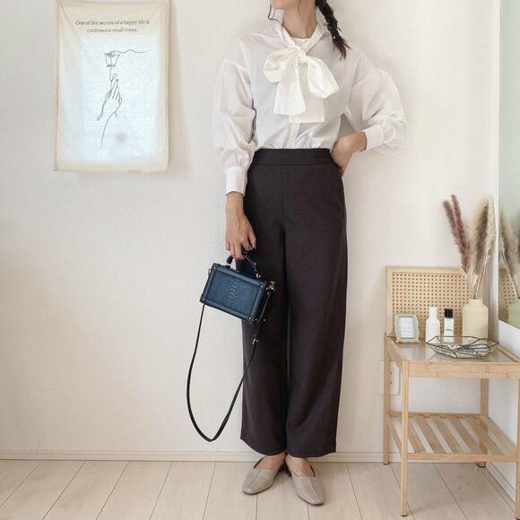 ボウタイブラウスと合わせたコーデ