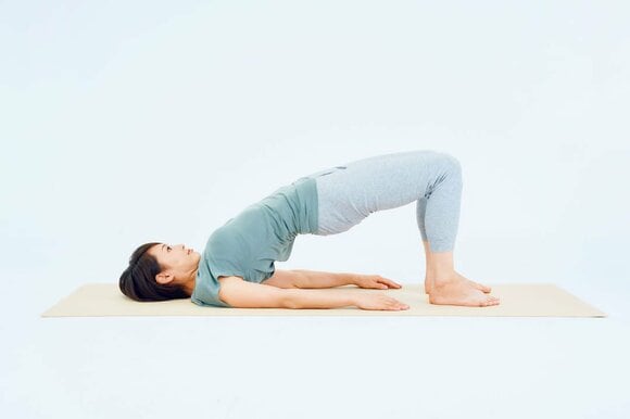 仰向け腰反らしすぎ