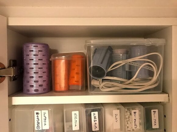 中央鏡裏収納/最上段にはたまに使うものを