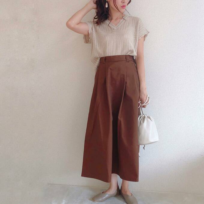 トレンドの透かし編みニットで大人カジュアルに!