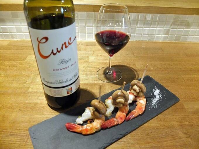 ワインとピンチョス