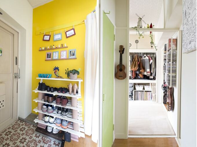 イエローに塗装した玄関