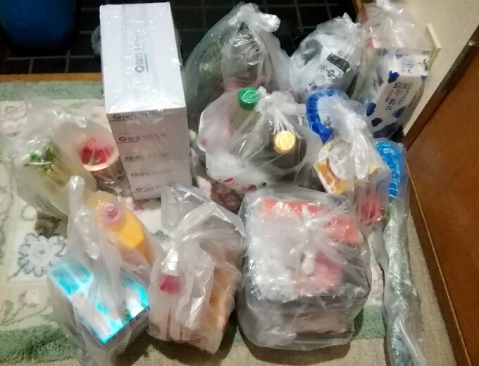 袋に入った食品など