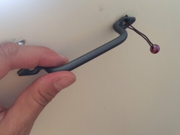 扉の取っ手をつけ替えておしゃれに！サイズが合わないときに使える裏ワザも紹介