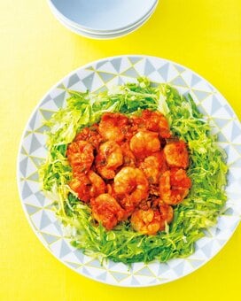 業務スーパーの「むきエビ」で簡単レシピ2つ。「エビチリサラダ」と「エビ春巻き」