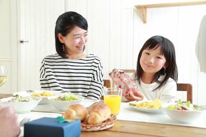 クリスマス当日のパーティーメニューやケーキは宅配セットや早割を活用