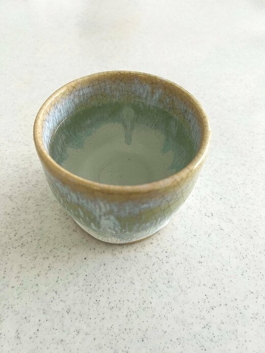 カップに入った白湯