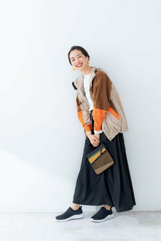 マウンテンパーカを着た女性