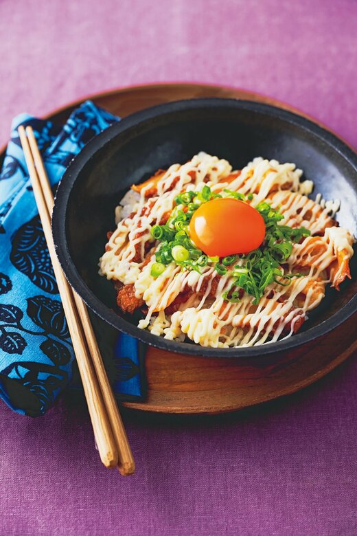 お皿に盛りつけられたちくわの照りマヨ丼