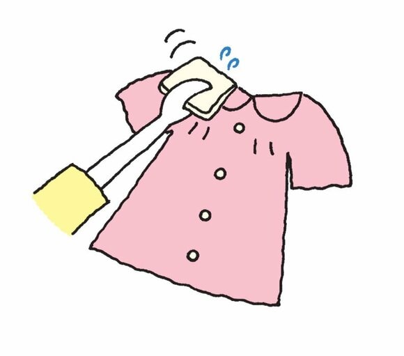 着用後のおしゃれ着は、汗をかいた部分だけ濡れタオルでたたく