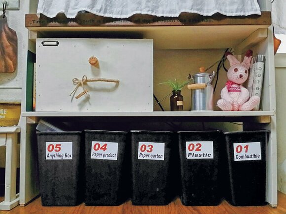 ゴミ箱に分別ごとの番号をふって子どもにもわかりやすく