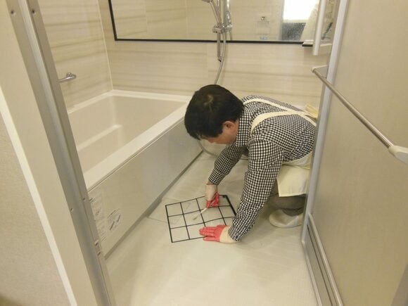 内部にたまっているカビ（胞子）を排気しましょう。