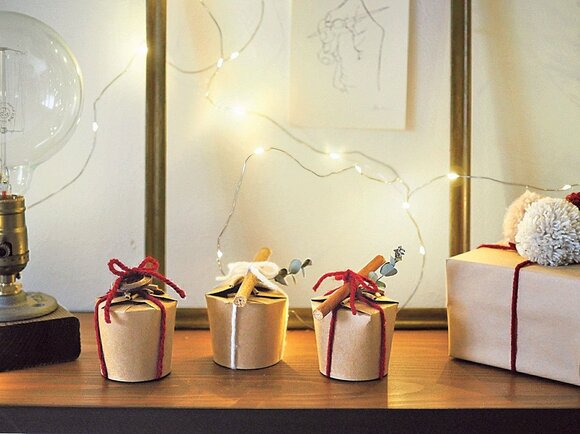 クラフト紙で包んだギフトボックス