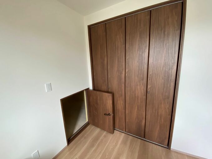 屋根裏収納の出入り口