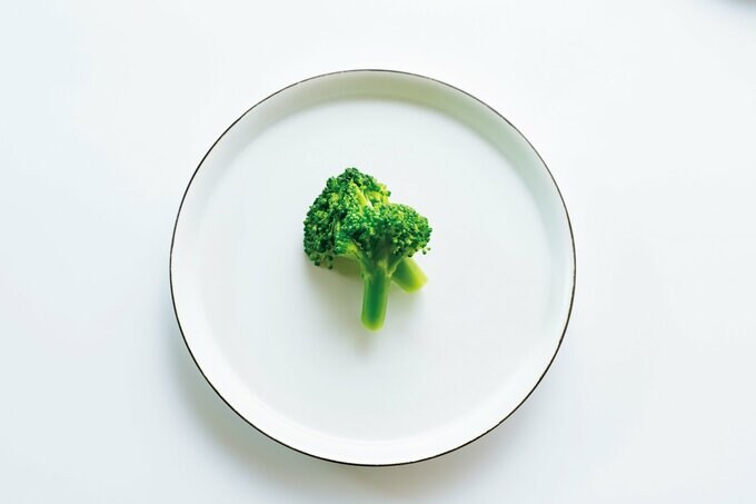 皿に盛られたゆでブロッコリー