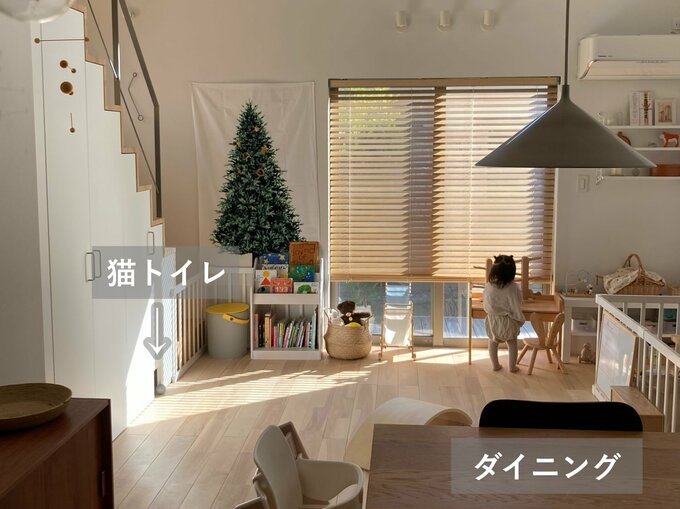 ダイニングから見たリビング階段