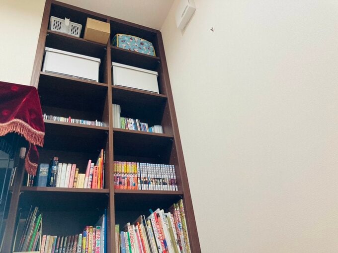 天井まである造作本棚