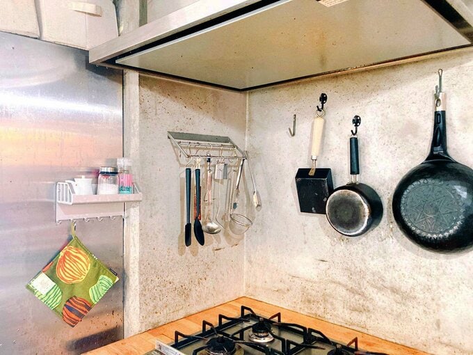 業務用食器棚につけたマグネット式ラック