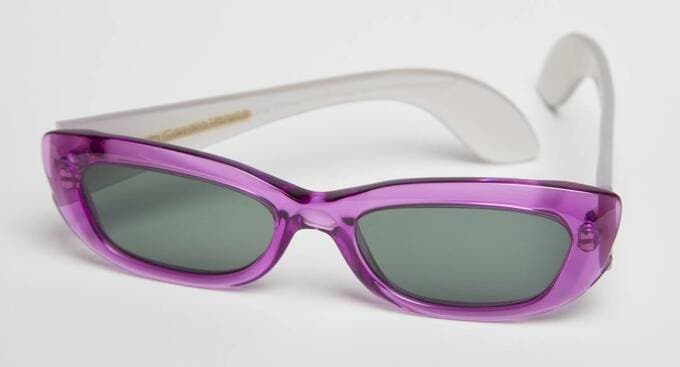紫のサングラス