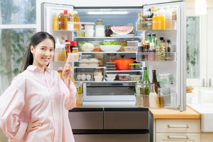 家電女優の奈津子さんと新型冷蔵庫「HWCタイプ」を徹底チェック