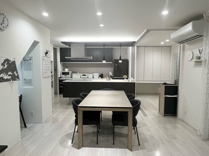 リビングからキッチンを見る