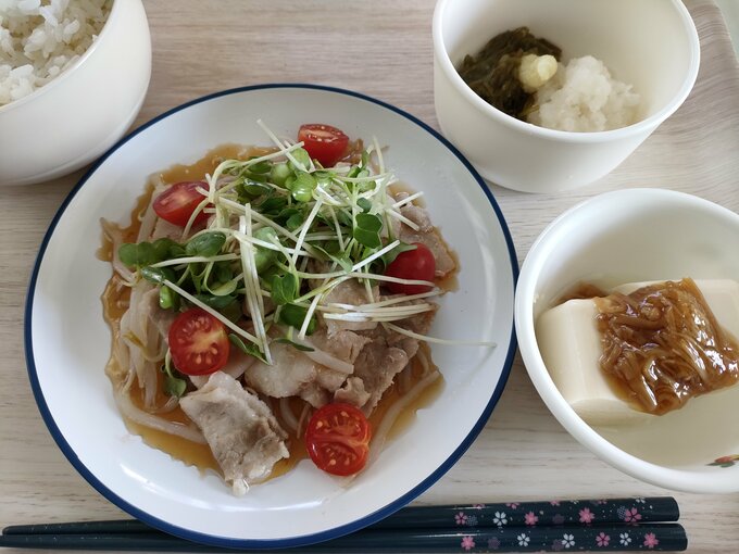 メニュー:豚バラとモヤシのレンジ蒸し/冷奴なめたけのせ/大根おろし&めかぶ
