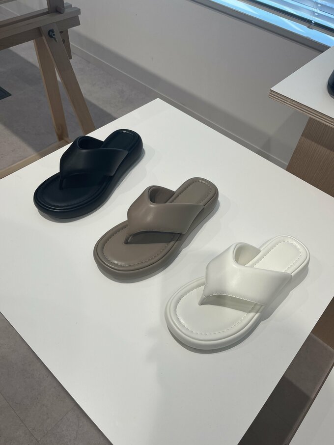 プラットフォームトングサンダル