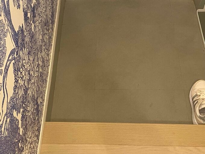 モルタルより安価なモルタル調のビニールタイル