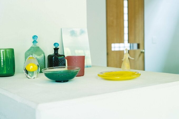 ガラスの置物たちの写真