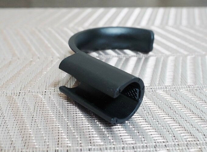 「両手が自由に使える 傘ハンドルホルダー」