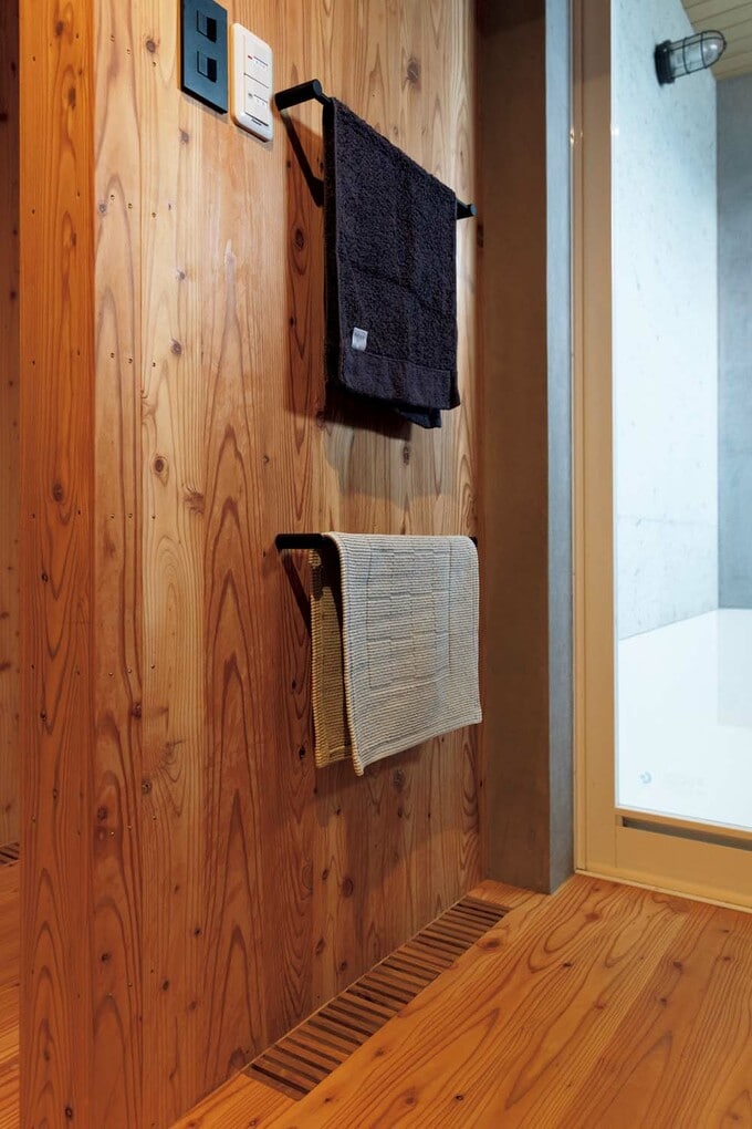 脱衣室のスリット