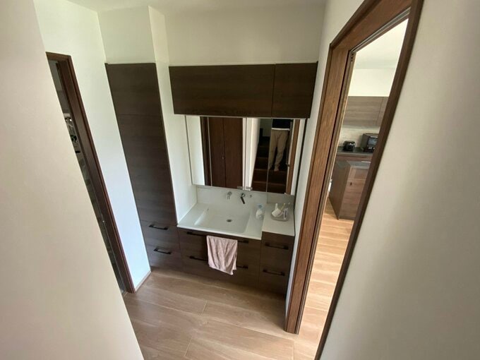 家の真ん中にある洗面台