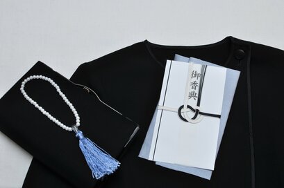 50代「喪服」は買い替える？それともレンタル？多くの服を手放したことで出した答え