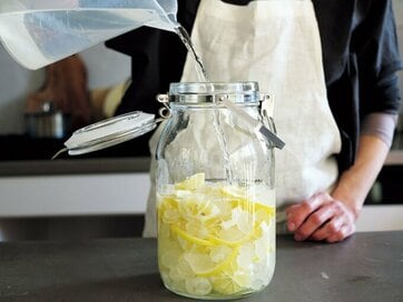 ワタナベマキさんのレモン酒づくり。初心者におすすめのレシピとアレンジ術