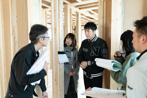 スタッフのみなさんと入念な打ち合わせ