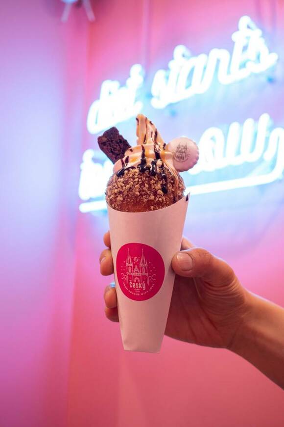 屋台で売られている「トゥルデルニーク」