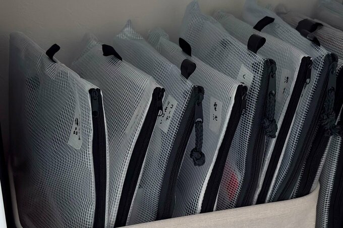 こまごましたものは、透明なファスナーケースに収納