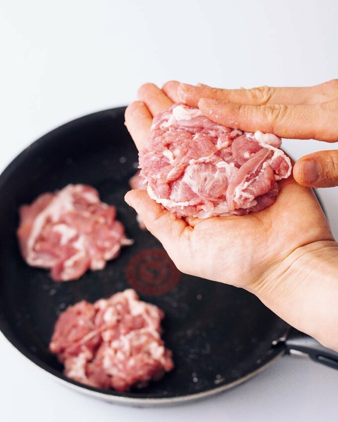 フライパンにお肉