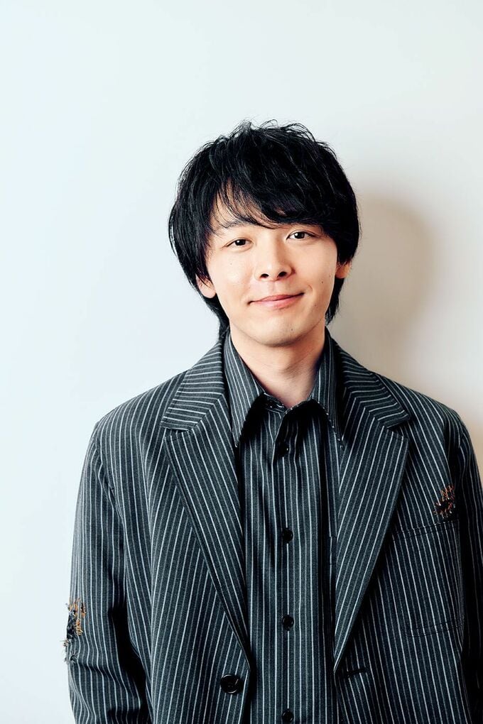 優しく微笑む中村倫也さん