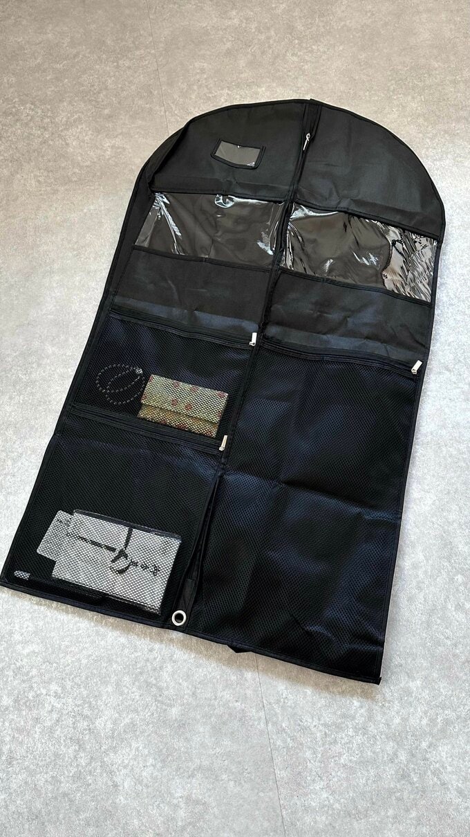 喪服を収納するスーツカバー