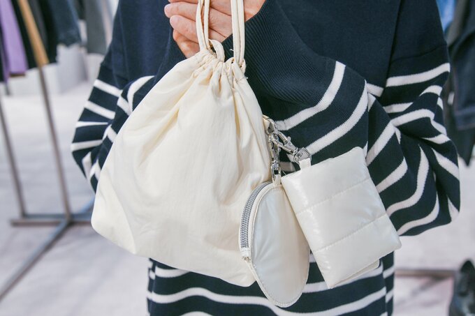 「ナイロン3セットショルダーポーチ」OFF WHITE 1,990円