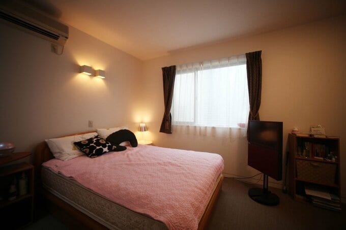 ベッドサイドに照明の例