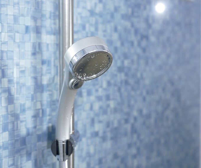 取りつけられた「プレミアムシャワーヘッド ストップ付」