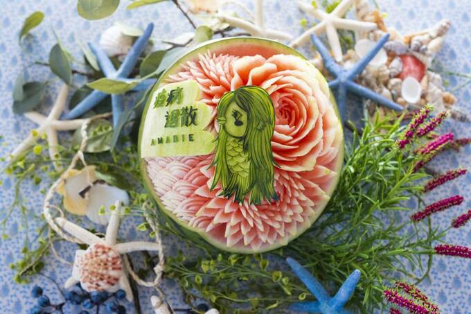 フルーツカービングでアマビエ