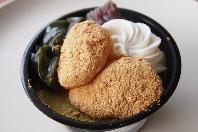 宇治抹茶とわらび餅の和パフェ