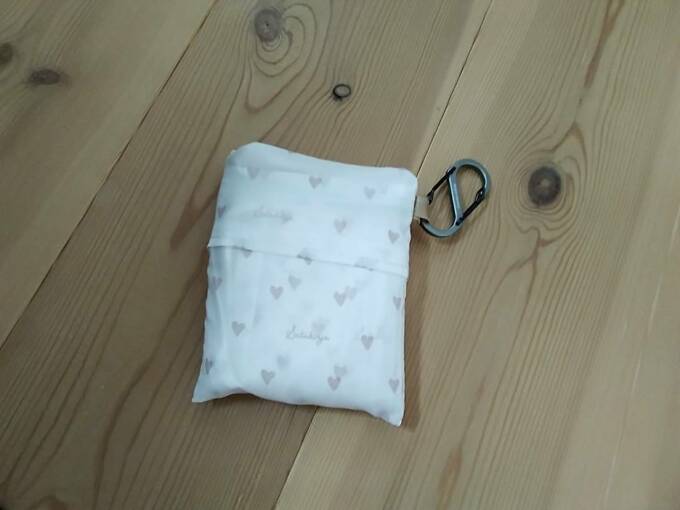 エコバッグにカラビナ