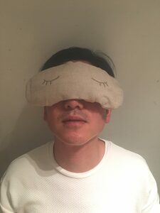 アイマスクを乗せたゆきち先生