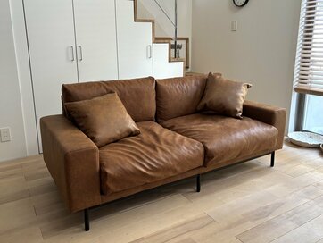 狭小リビングが広く見える裏ワザも。プロが教える「後悔しない」ソファの選び方4つ